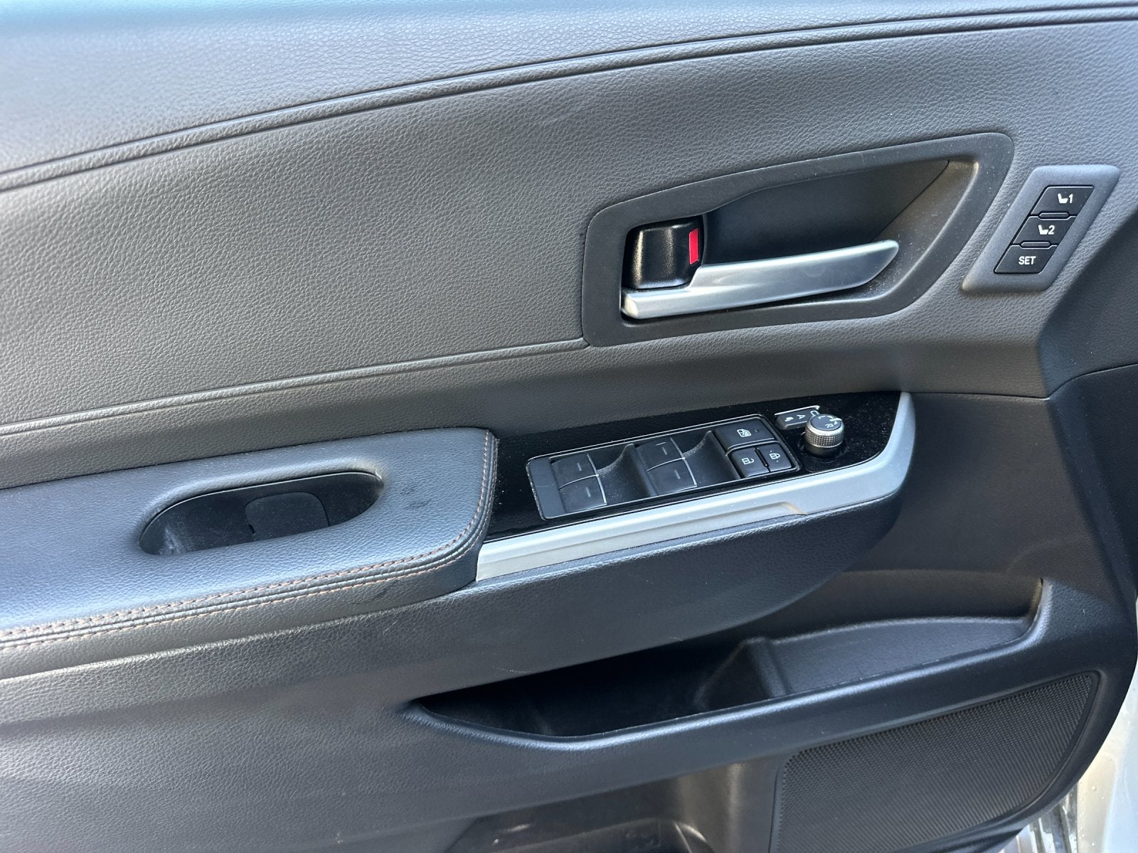 2025 Toyota Sienna Platinum 7 Passenger