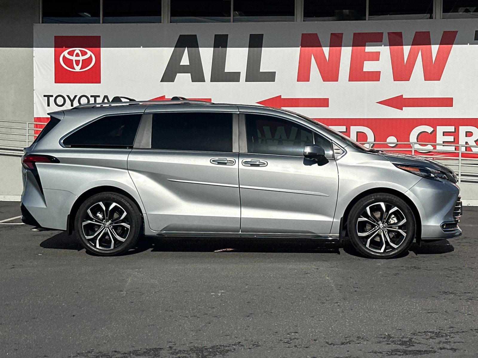 2025 Toyota Sienna Platinum 7 Passenger