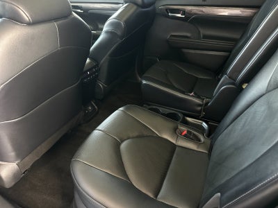 2023 Toyota Highlander Hybrid Platinum