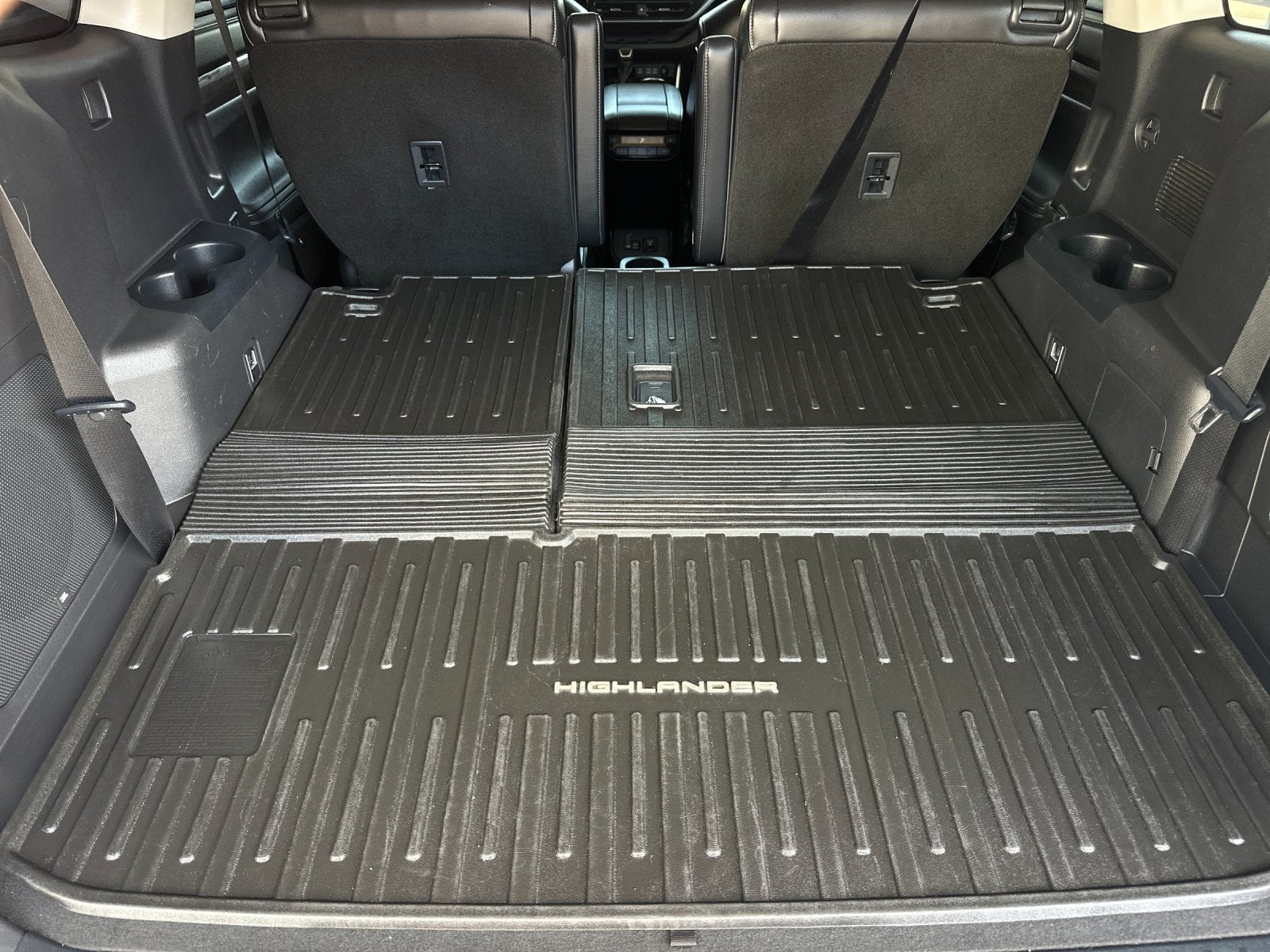 2023 Toyota Highlander Hybrid Platinum