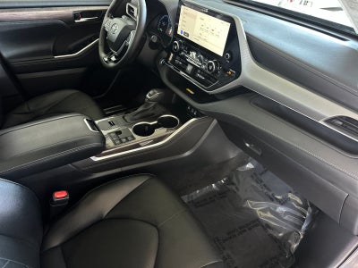 2023 Toyota Highlander Hybrid Platinum