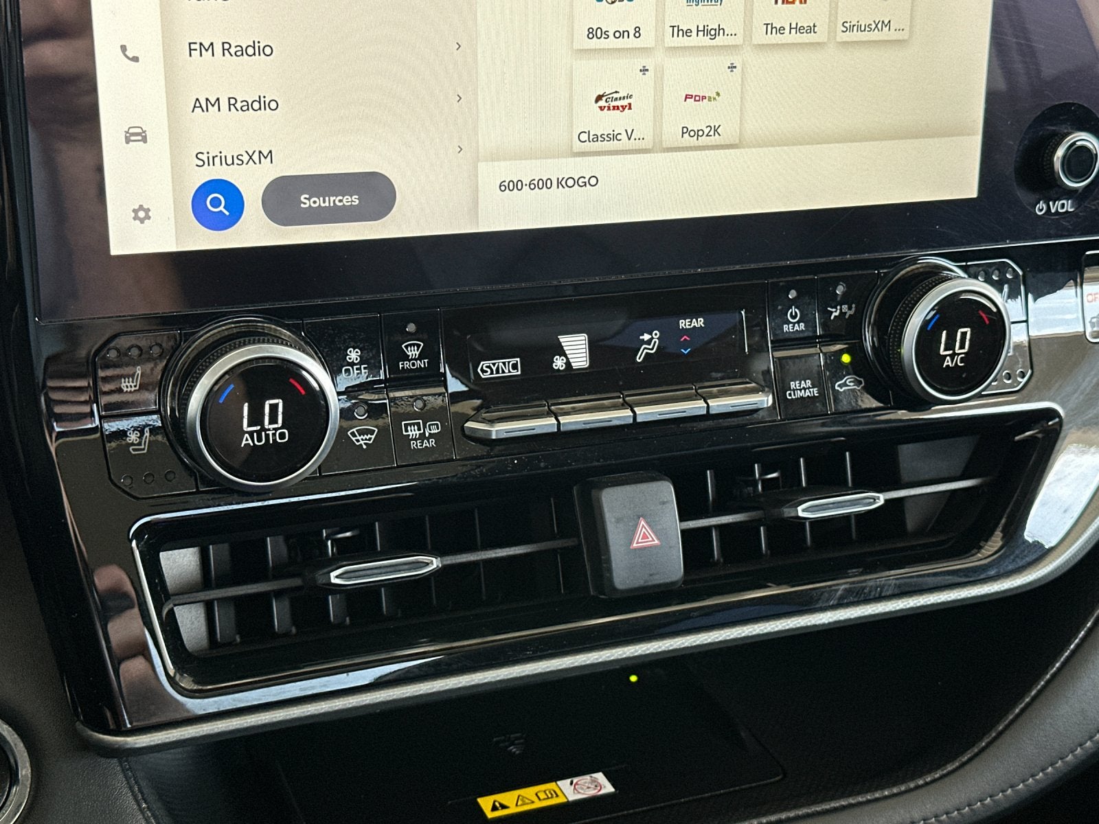 2023 Toyota Highlander Hybrid Platinum