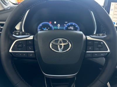 2023 Toyota Highlander Hybrid Platinum