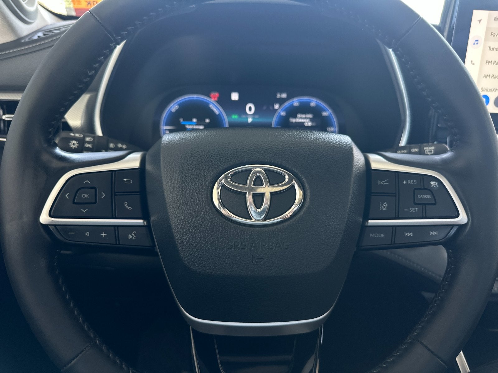 2023 Toyota Highlander Hybrid Platinum