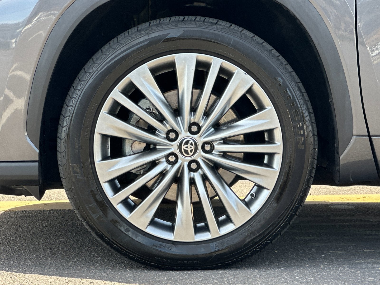 2023 Toyota Highlander Hybrid Platinum