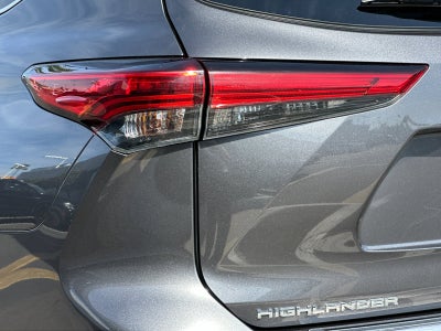 2023 Toyota Highlander Hybrid Platinum