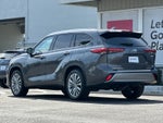 2023 Toyota Highlander Hybrid Platinum