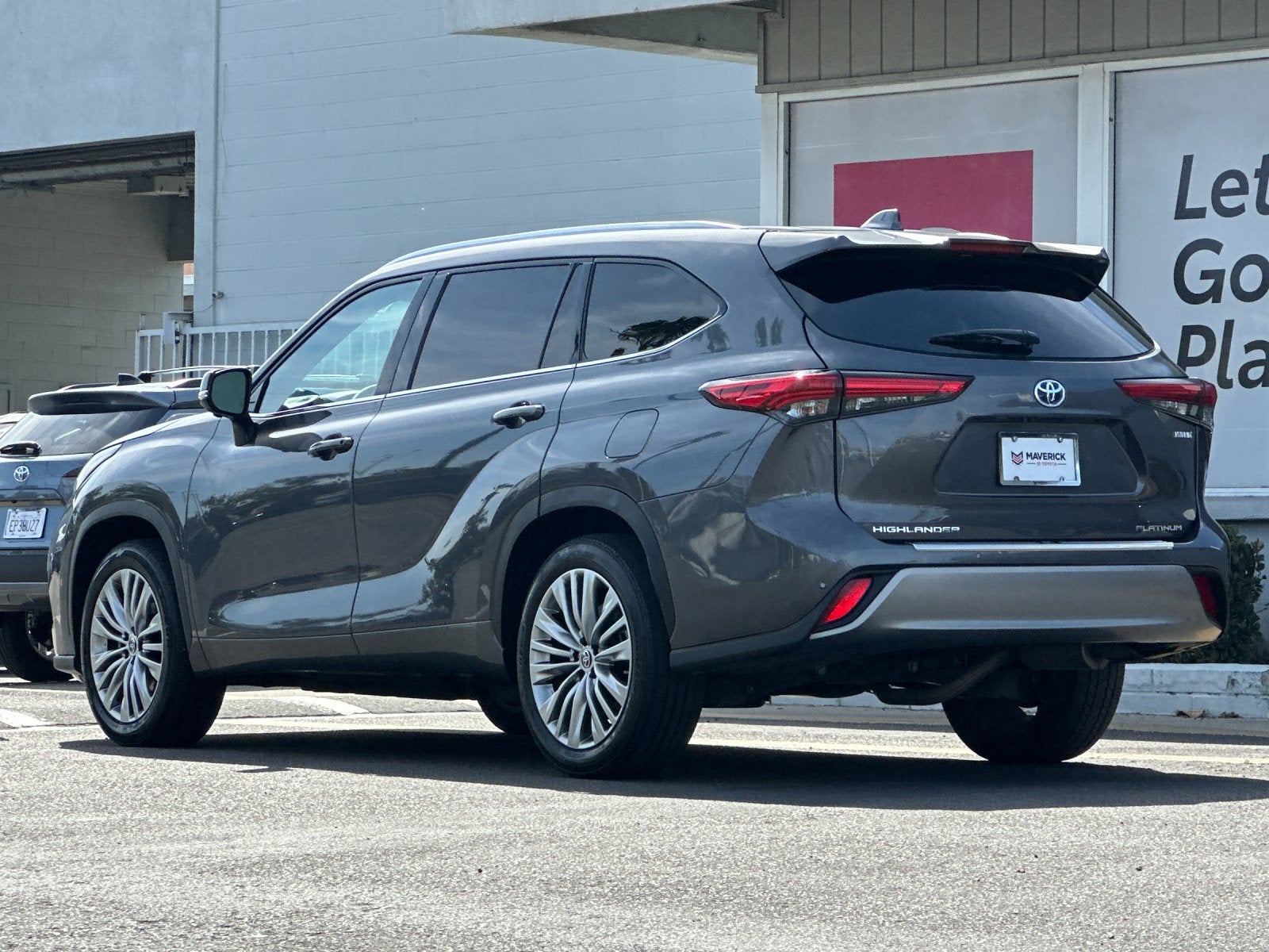 2023 Toyota Highlander Hybrid Platinum