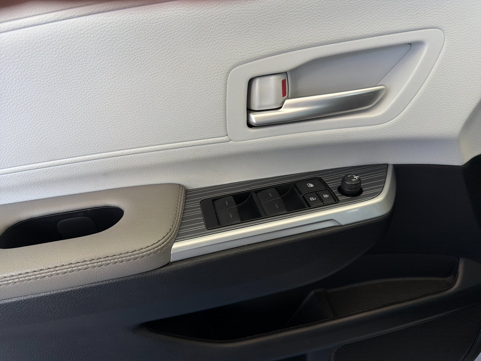 2025 Toyota Sienna XLE 8 Passenger