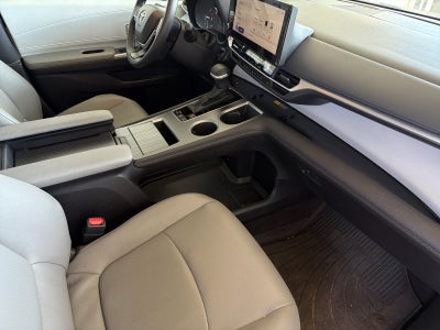 2025 Toyota Sienna XLE 8 Passenger