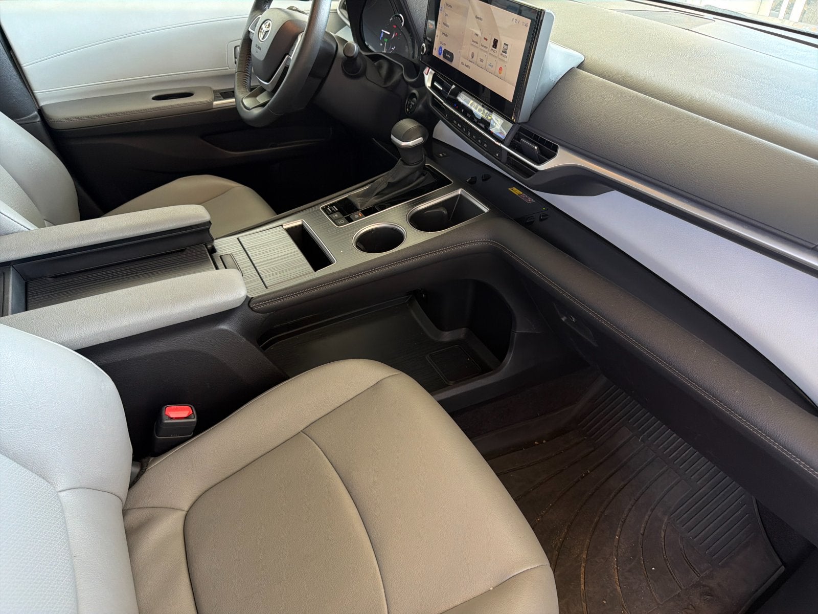 2025 Toyota Sienna XLE 8 Passenger