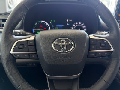 2025 Toyota Sienna XLE 8 Passenger