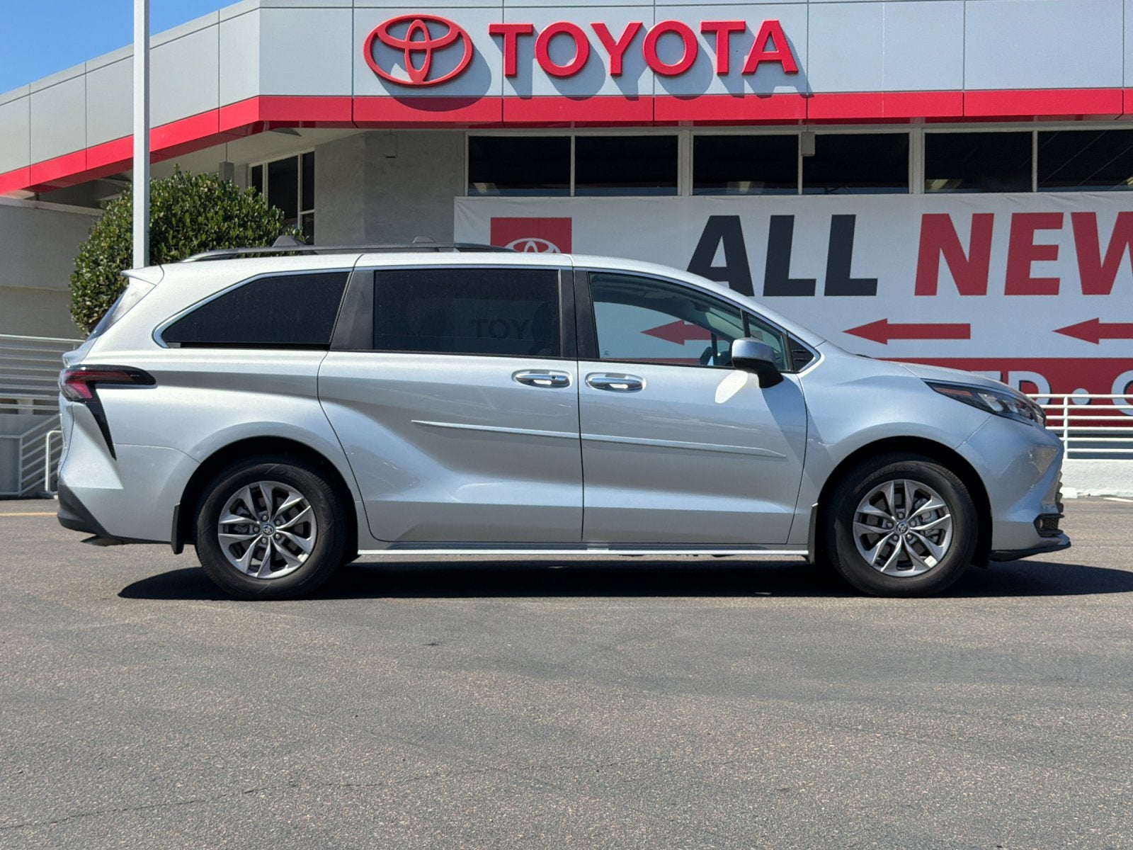 2025 Toyota Sienna XLE 8 Passenger