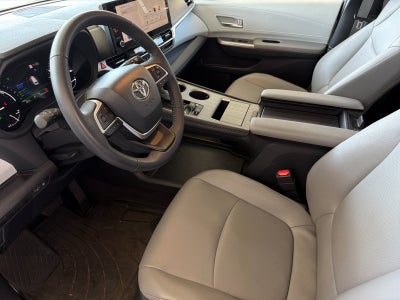 2025 Toyota Sienna XLE 8 Passenger