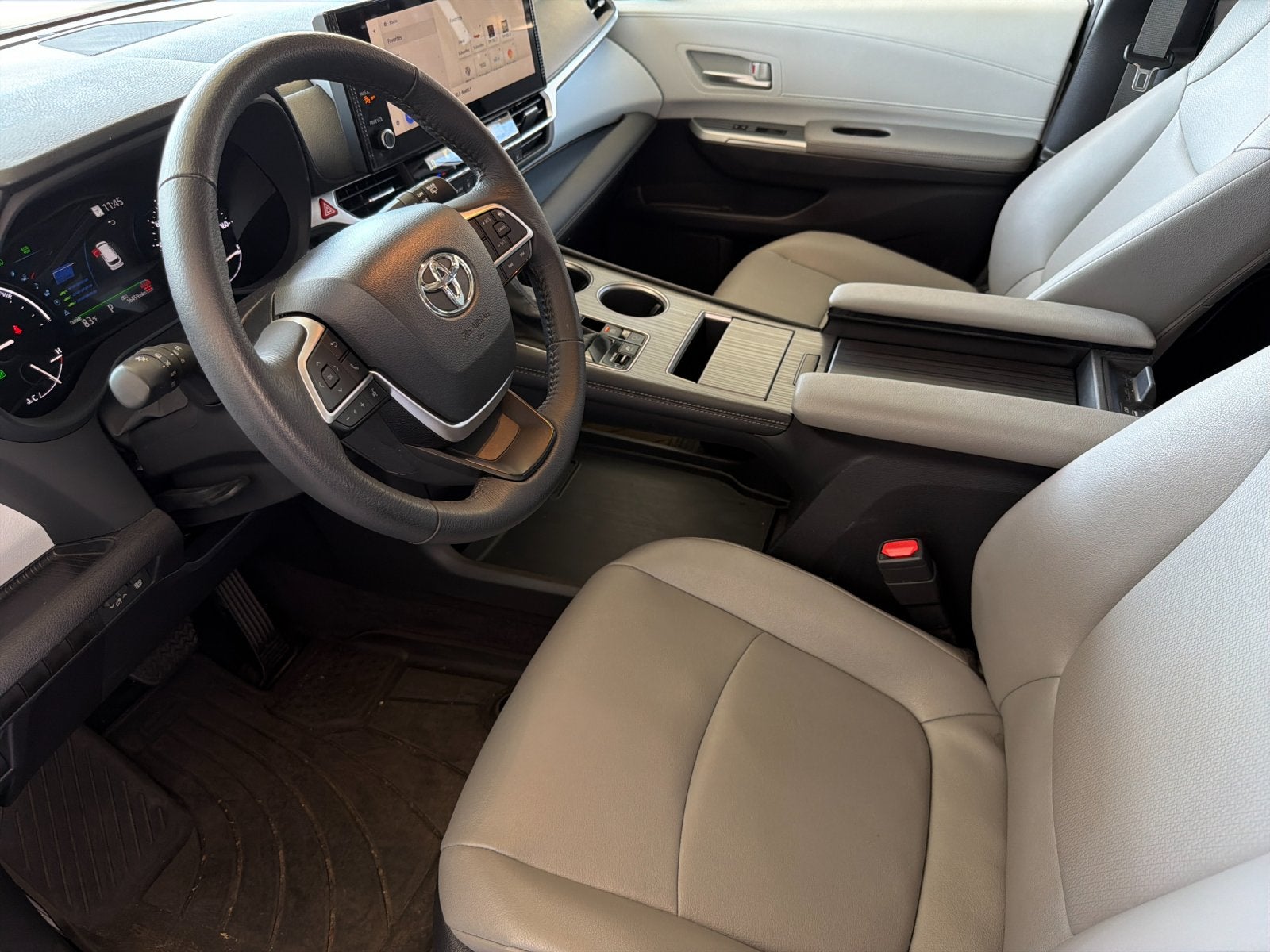2025 Toyota Sienna XLE 8 Passenger