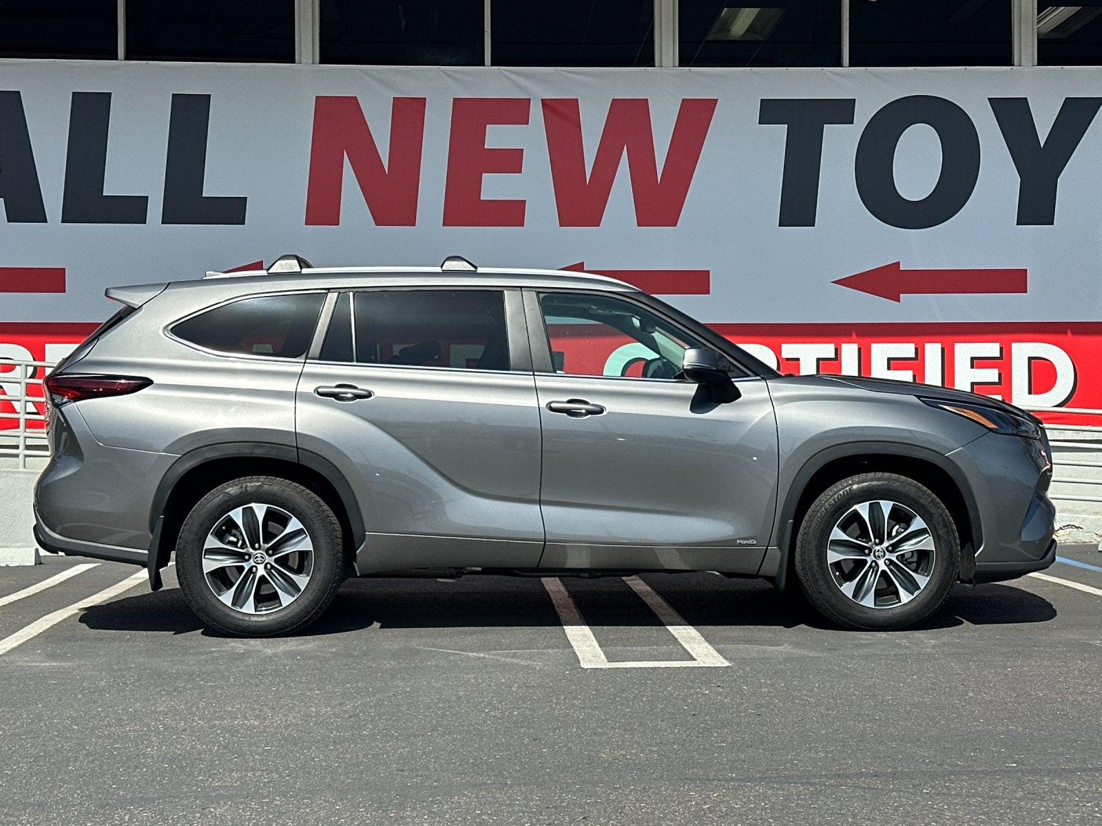 2025 Toyota Highlander Hybrid XLE