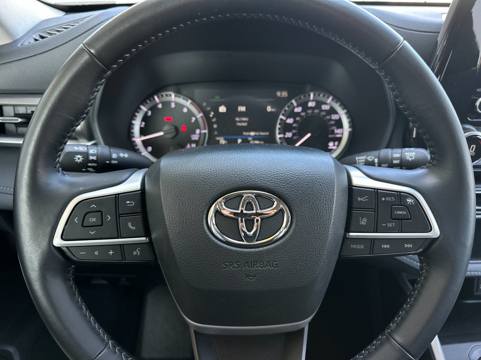 2025 Toyota Highlander LE