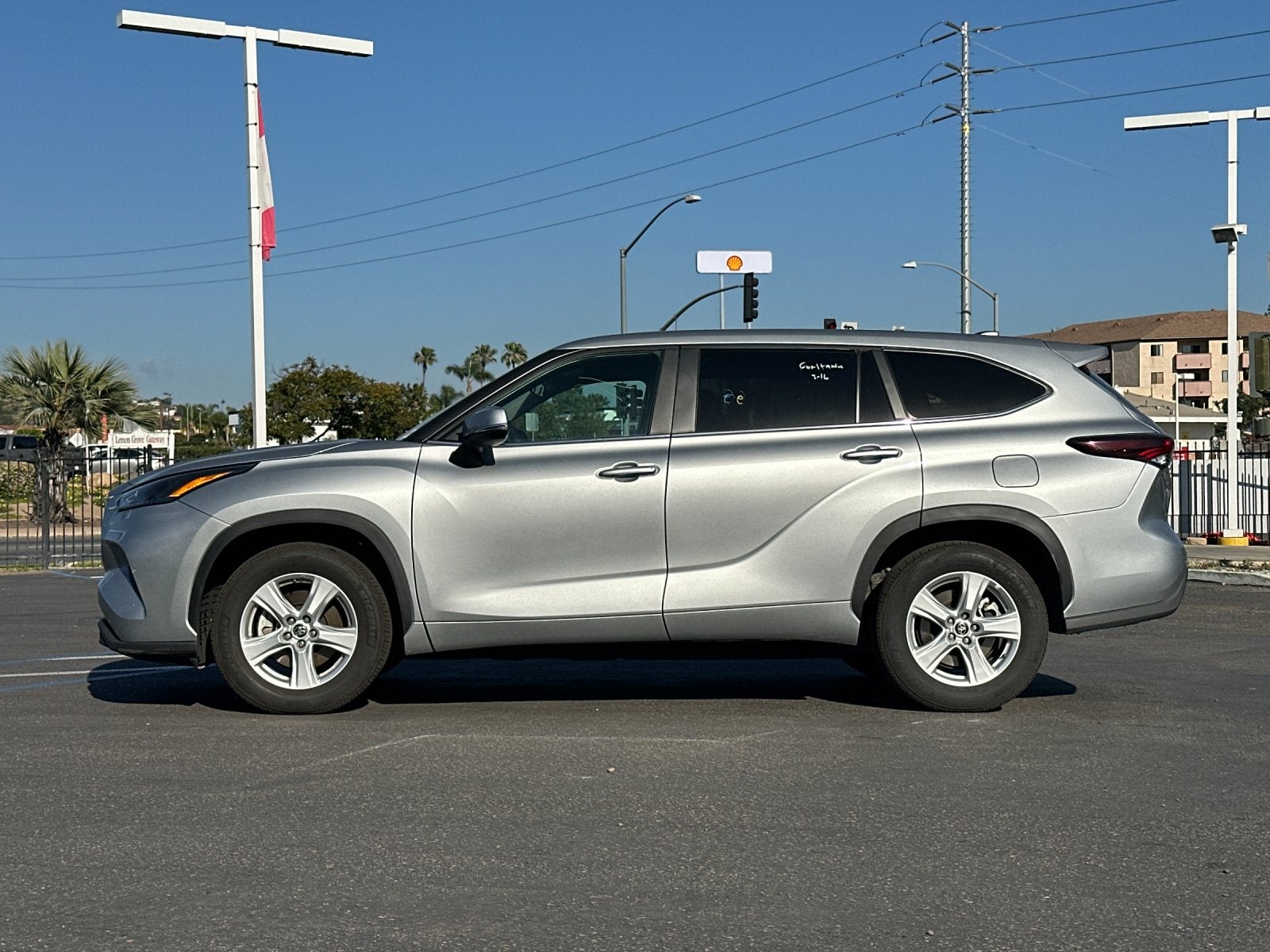 2025 Toyota Highlander LE