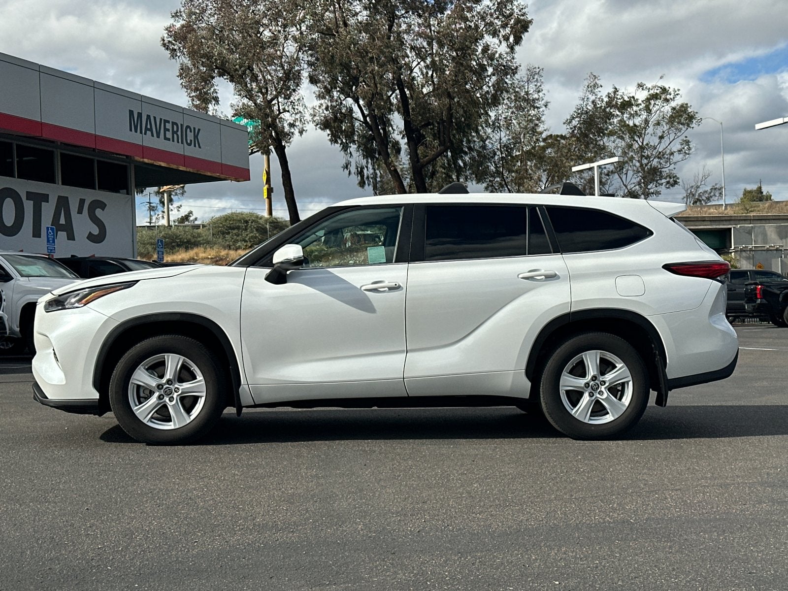 2023 Toyota Highlander LE