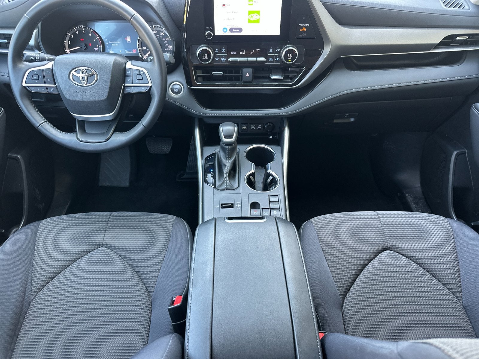 2025 Toyota Highlander LE