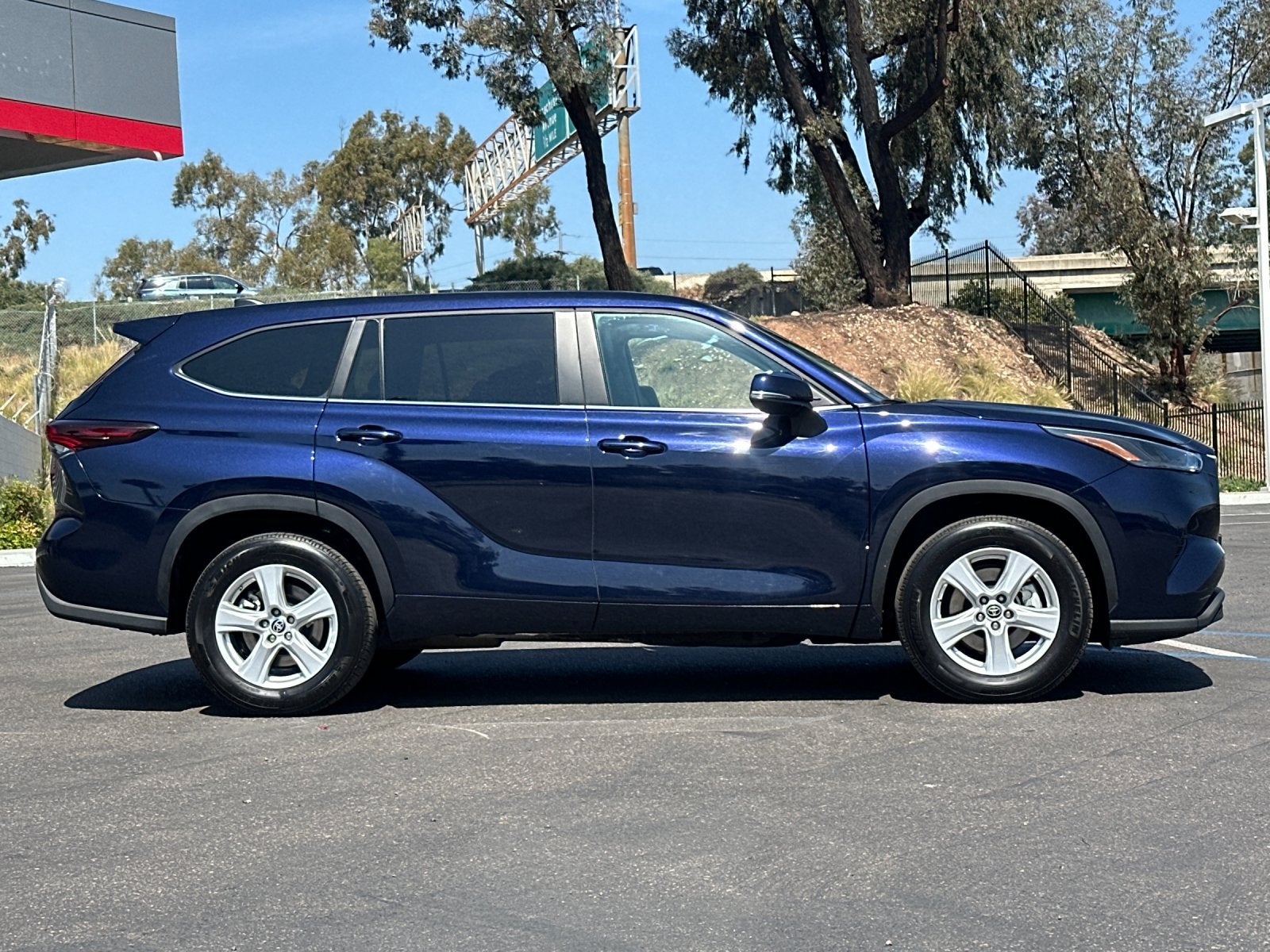 2025 Toyota Highlander LE