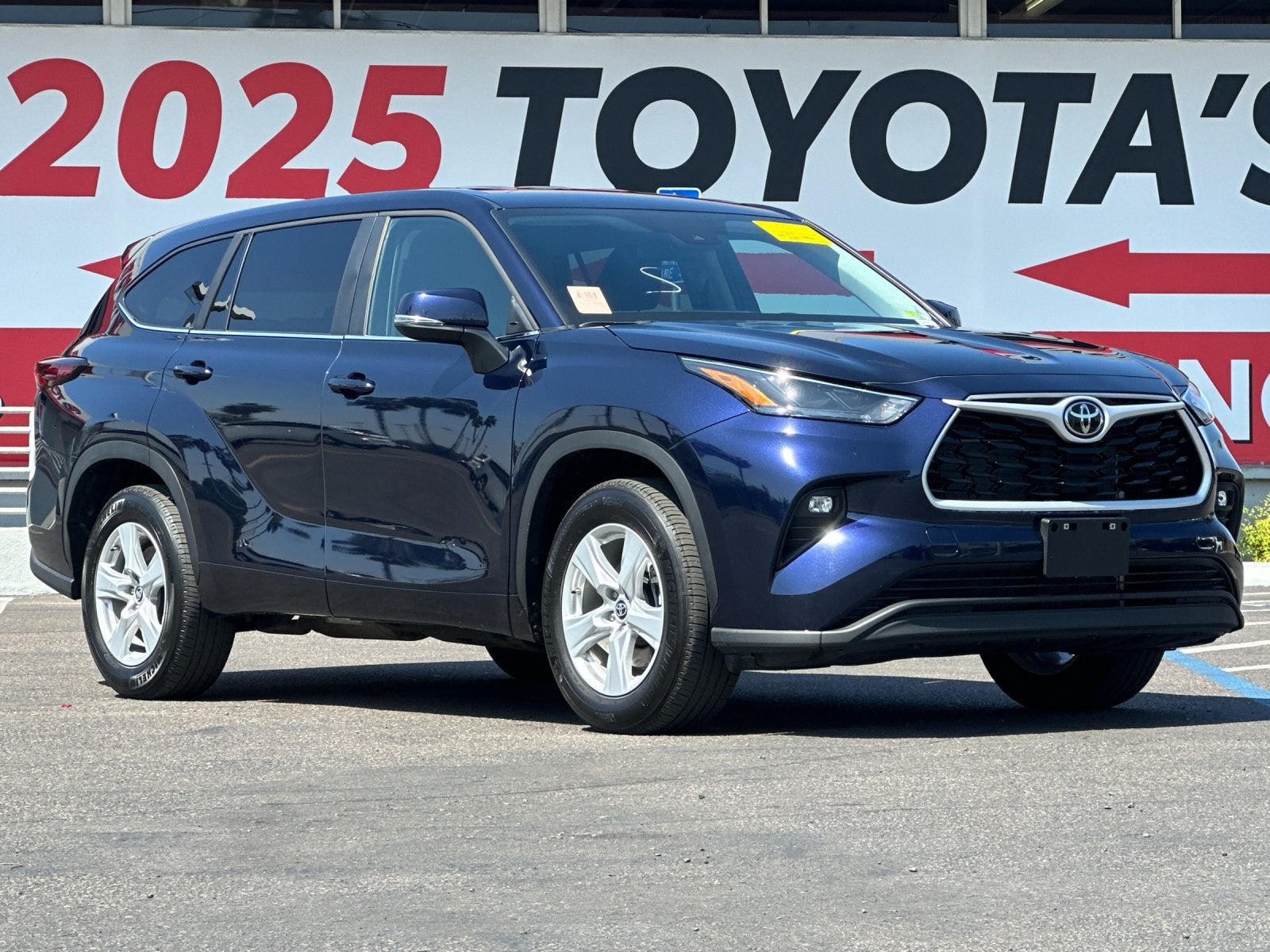 2025 Toyota Highlander LE