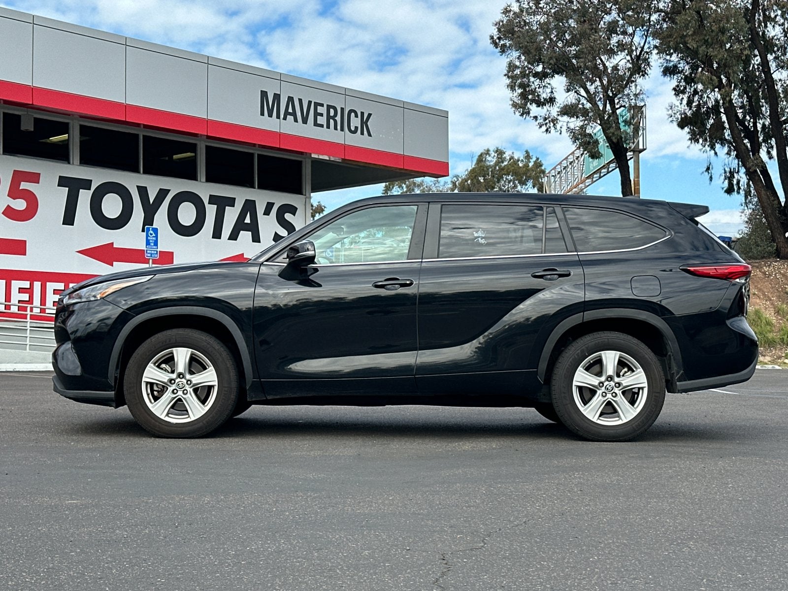 2023 Toyota Highlander LE