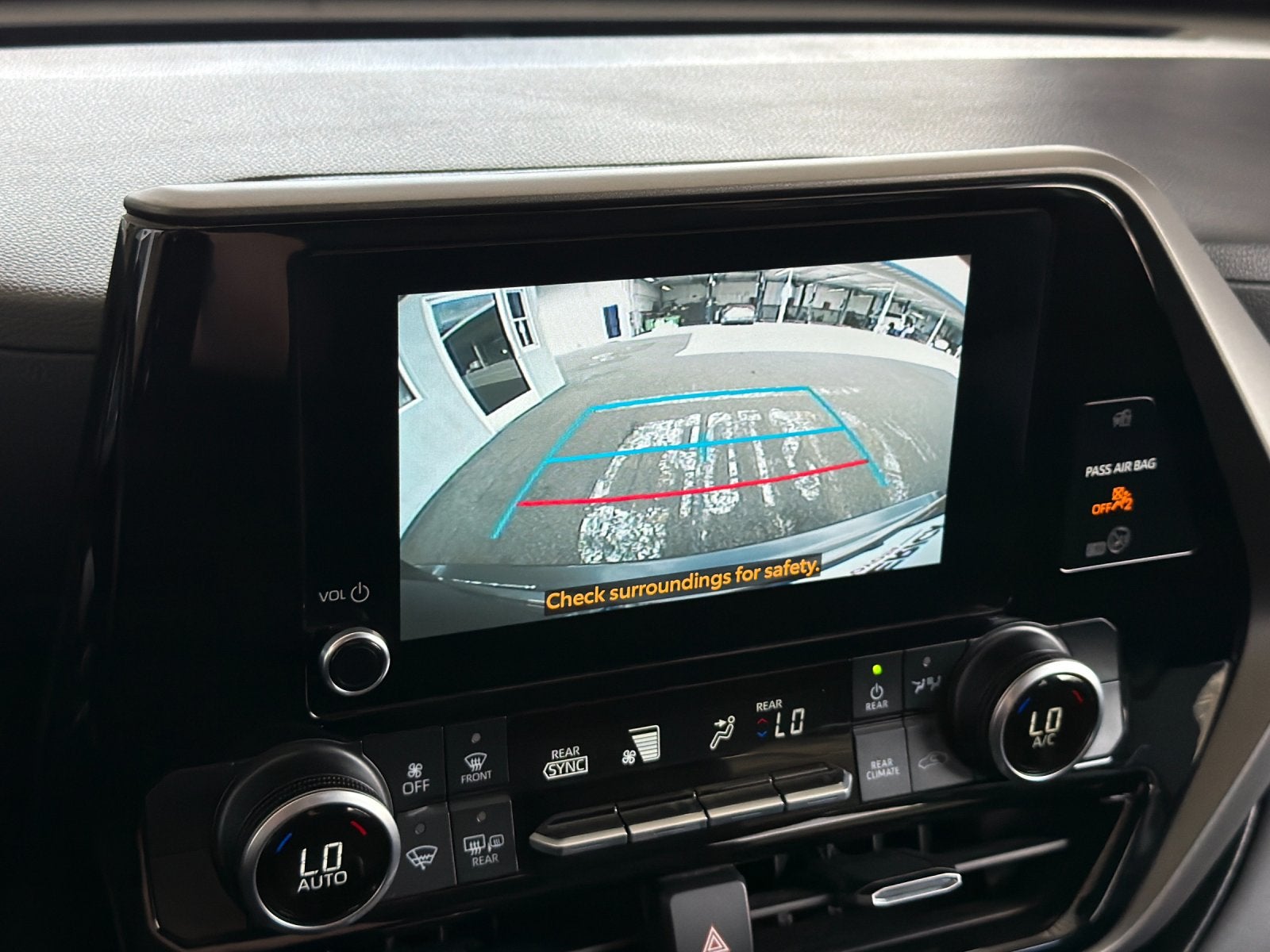2025 Toyota Highlander LE