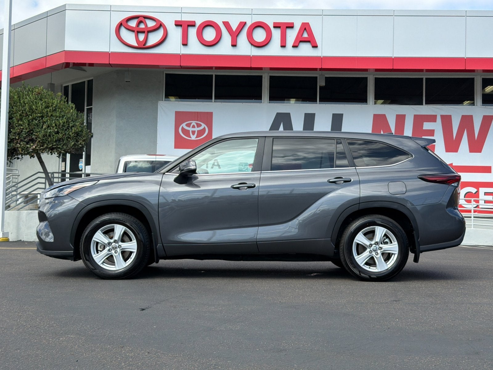 2025 Toyota Highlander LE
