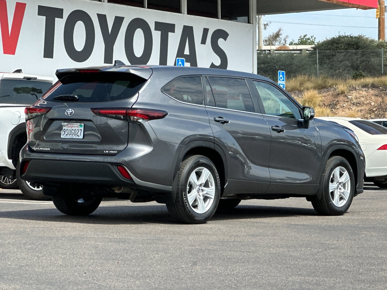 2025 Toyota Highlander LE