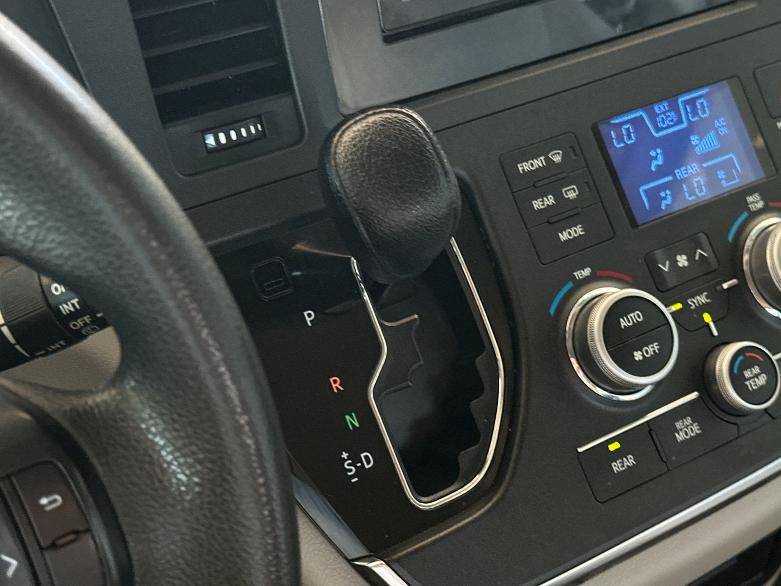 2015 Toyota Sienna LE 8 Passenger