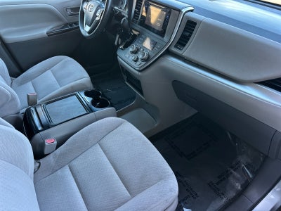 2016 Toyota Sienna LE 8 Passenger