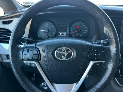 2016 Toyota Sienna LE 8 Passenger