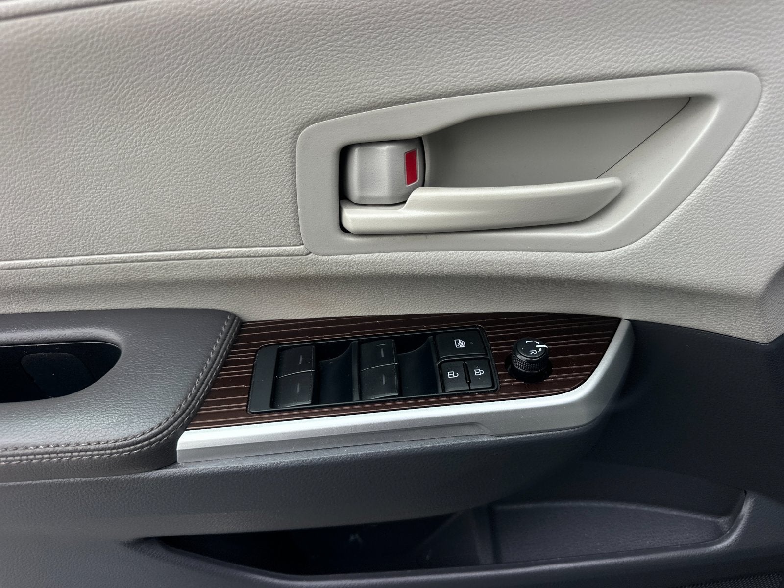 2024 Toyota Sienna LE 8 Passenger