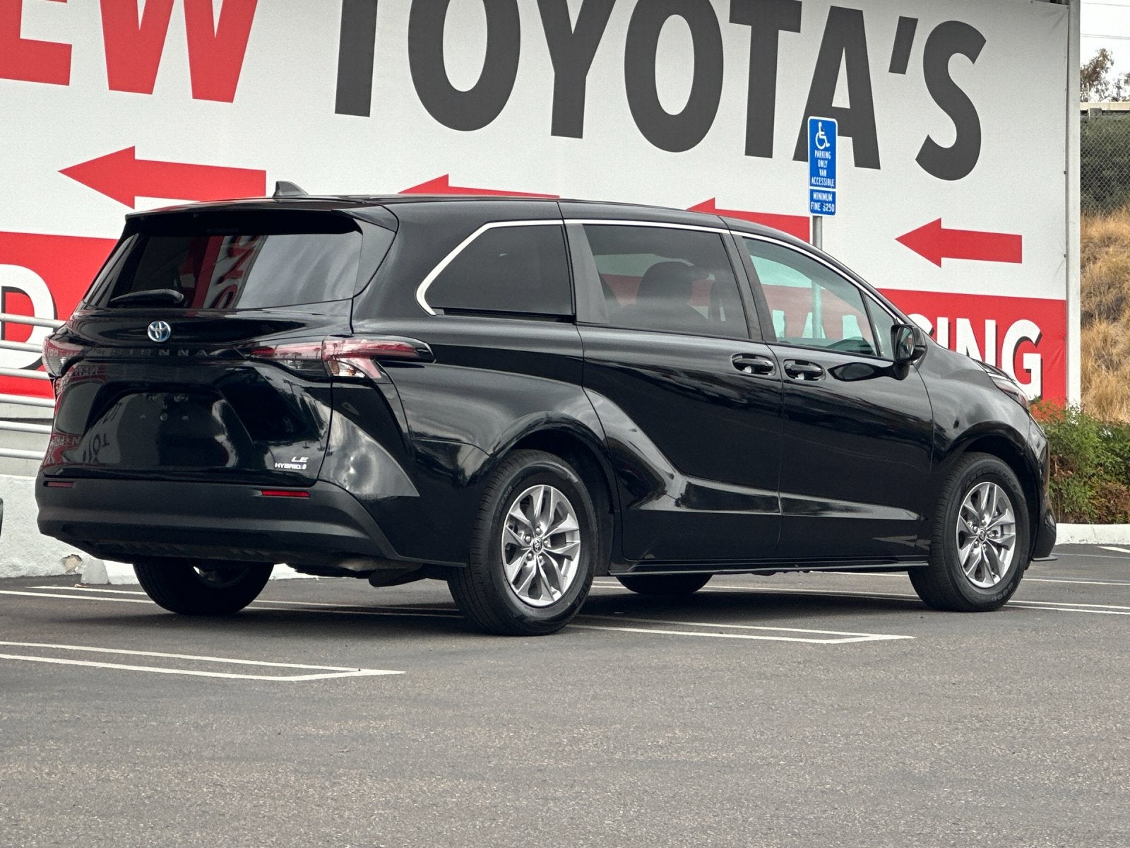 2024 Toyota Sienna LE 8 Passenger