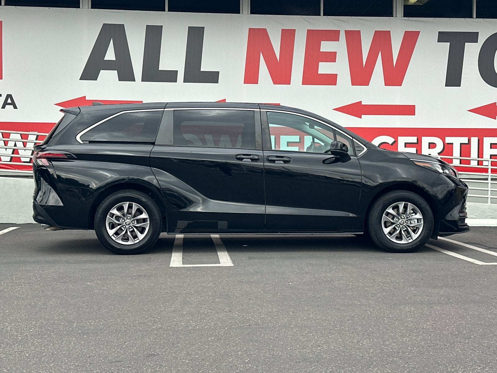 2024 Toyota Sienna LE 8 Passenger