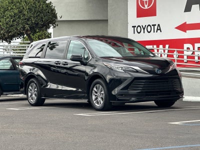 2024 Toyota Sienna LE 8 Passenger