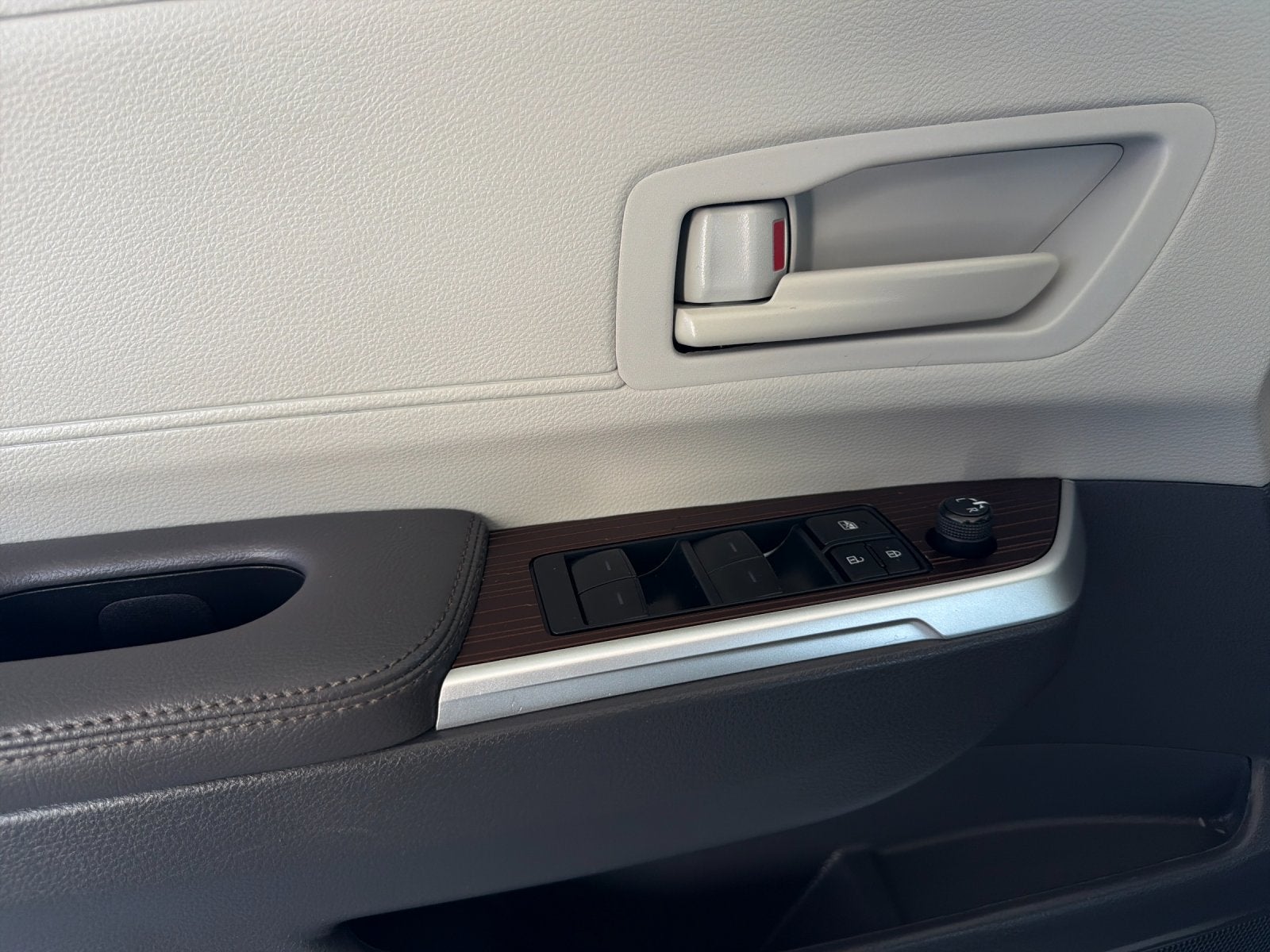 2024 Toyota Sienna LE 8 Passenger