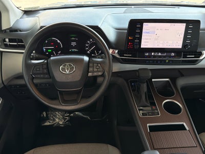 2024 Toyota Sienna LE 8 Passenger