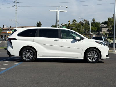 2024 Toyota Sienna LE 8 Passenger