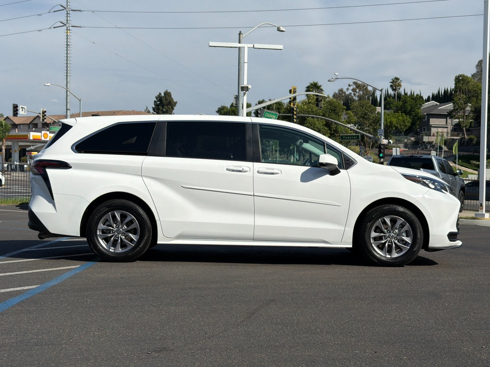 2024 Toyota Sienna LE 8 Passenger