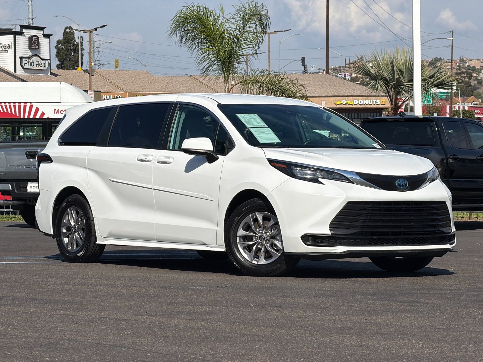 2024 Toyota Sienna LE 8 Passenger