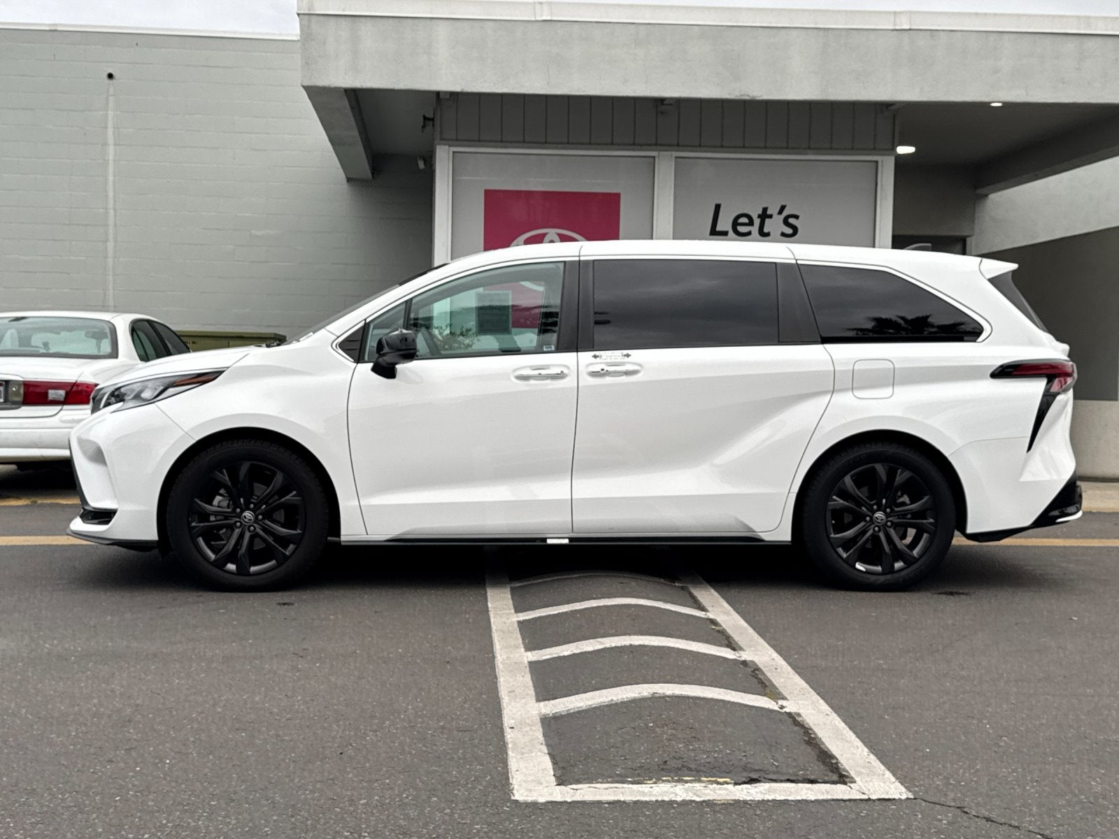 2023 Toyota Sienna XSE 7 Passenger