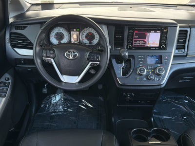 2018 Toyota Sienna SE Premium 8 Passenger