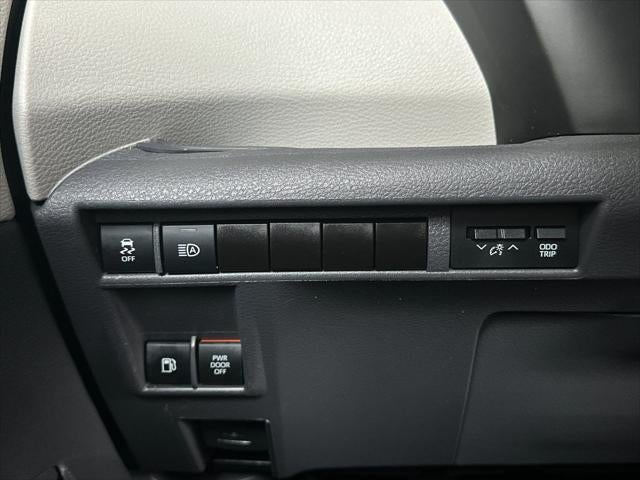 2024 Toyota Sienna XLE 8 Passenger