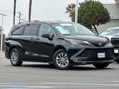 2024 Toyota Sienna XLE 8 Passenger
