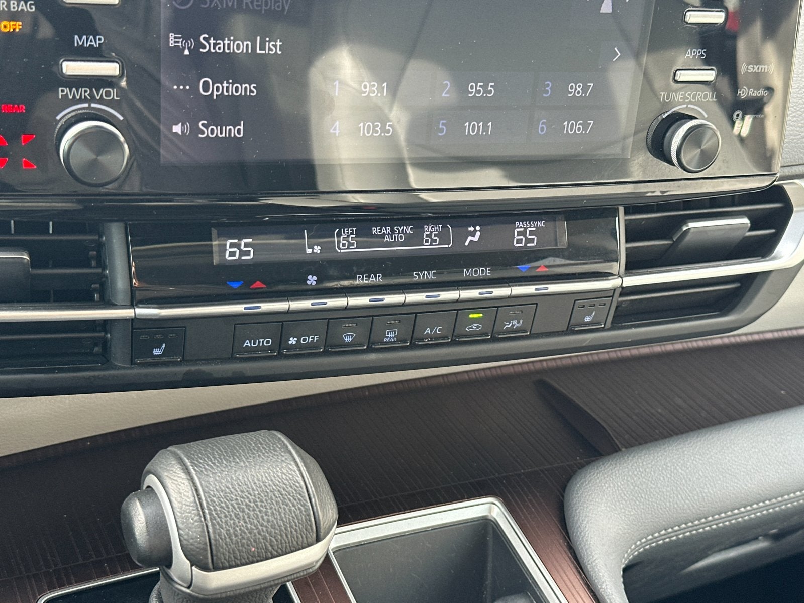 2023 Toyota Sienna XLE 7 Passenger