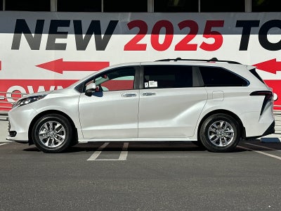 2026 Toyota Sienna XLE 8 Passenger