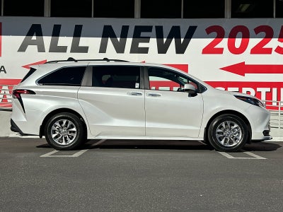 2026 Toyota Sienna XLE 8 Passenger