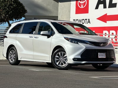 2026 Toyota Sienna XLE 8 Passenger